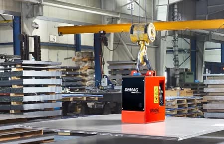 BESTAR Stahlhandelsgesellschaft — Lifting without attaching: handling sheet metal plates with the Demag DBM battery magnet